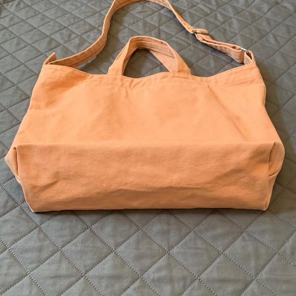 BAGGU Horizontal ZIP Duck Bag in Bisque - Picture 7 of 9